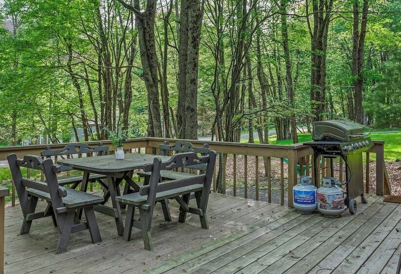 Hygge Home By Avantstay Deck For Outdoor Living, Fire Pit, Game Table
