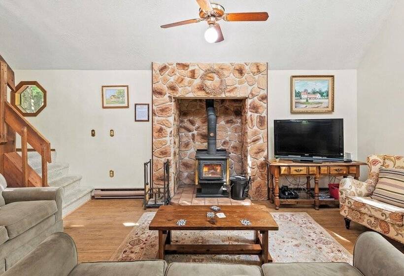 Hygge Home By Avantstay Deck For Outdoor Living, Fire Pit, Game Table