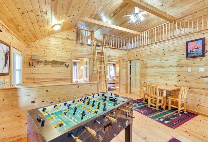 Wraparound Deck & Grill: Deadwood Cabin