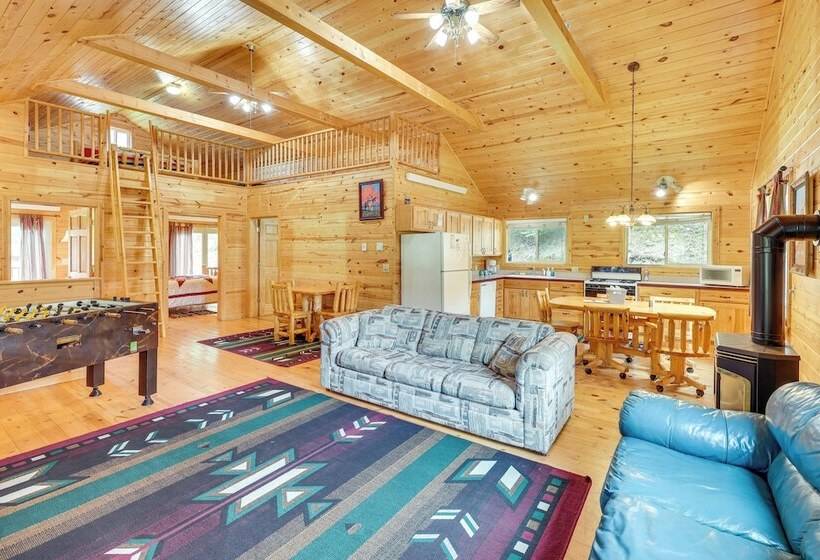 Wraparound Deck & Grill: Deadwood Cabin