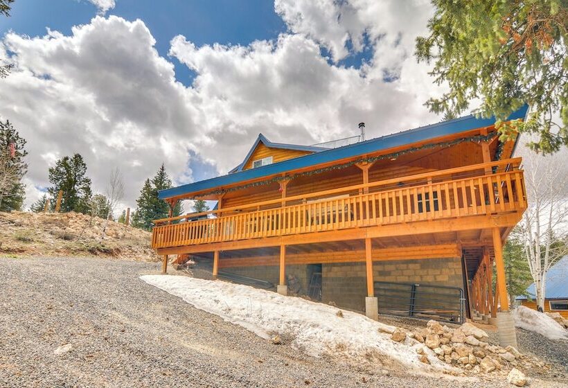 Inviting Utah Cabin W/ Spacious Deck + Fireplace!