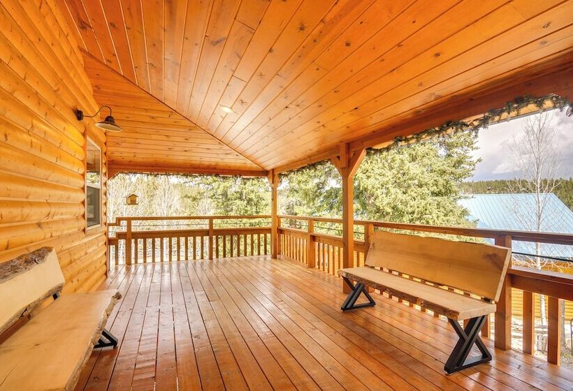 Inviting Utah Cabin W/ Spacious Deck + Fireplace!
