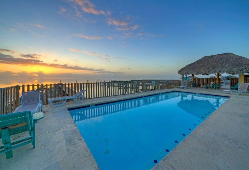 6bdr, Balcony W/ Bay View, Shared Pool + Boat Dock Keeper Red By Avantstay