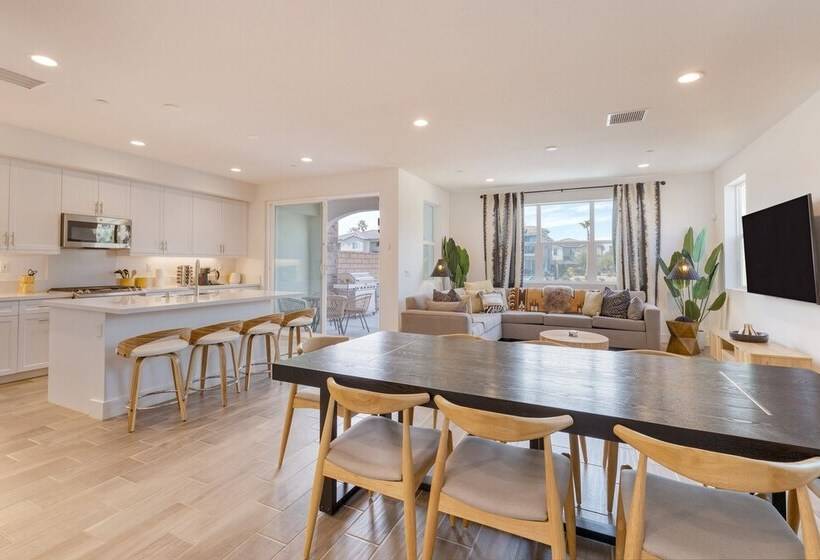 Lago Luxe By Avantstay Lakefront + Private Pool, Great For Festival Season