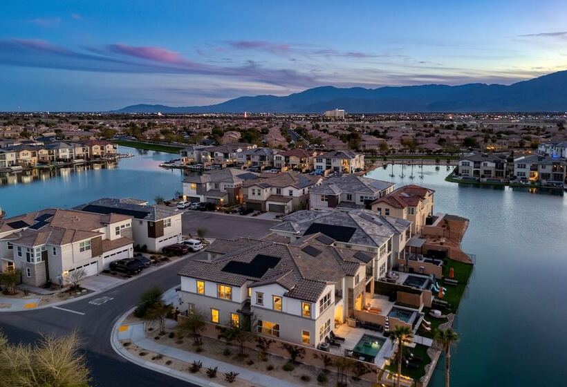 Lago Luxe By Avantstay Lakefront + Private Pool, Great For Festival Season