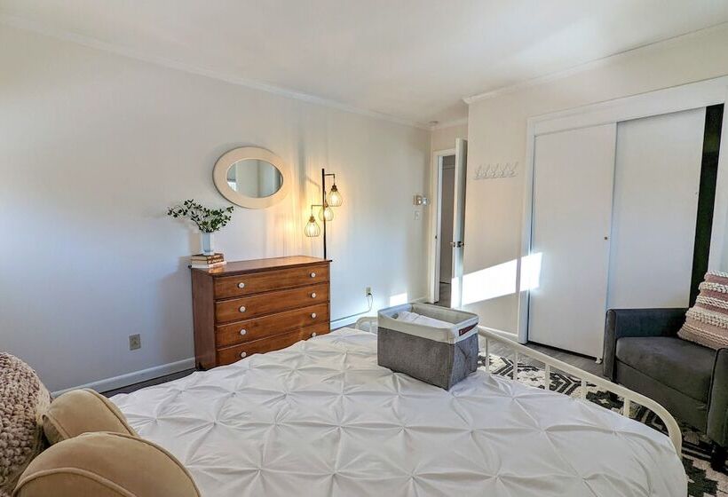 Lake It Right By Avantstay Lakefront W/ Dock, Hot Tub, Fire Pit & Game Room