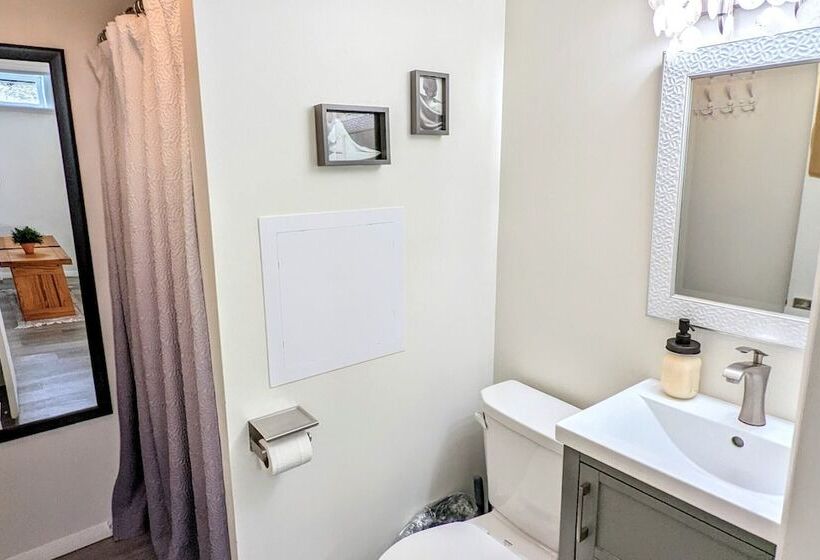 Lake It Right By Avantstay Lakefront W/ Dock, Hot Tub, Fire Pit & Game Room