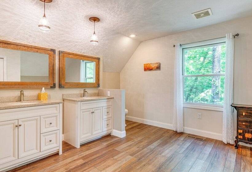 Lake Lure Mountain Retreat W/ Fire Pit & Gas Grill