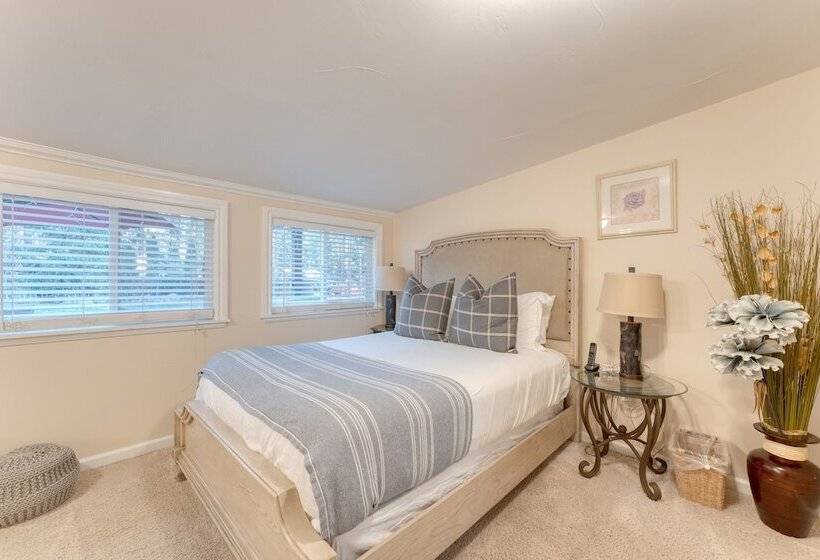 Lake Star By Avantstay Hot Tub, Walk To Beach