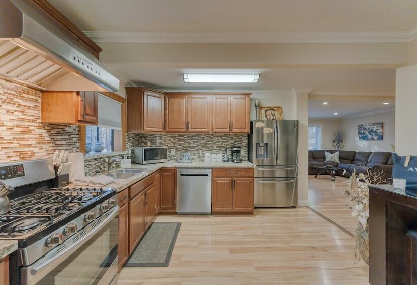 Lake Star By Avantstay Hot Tub, Walk To Beach