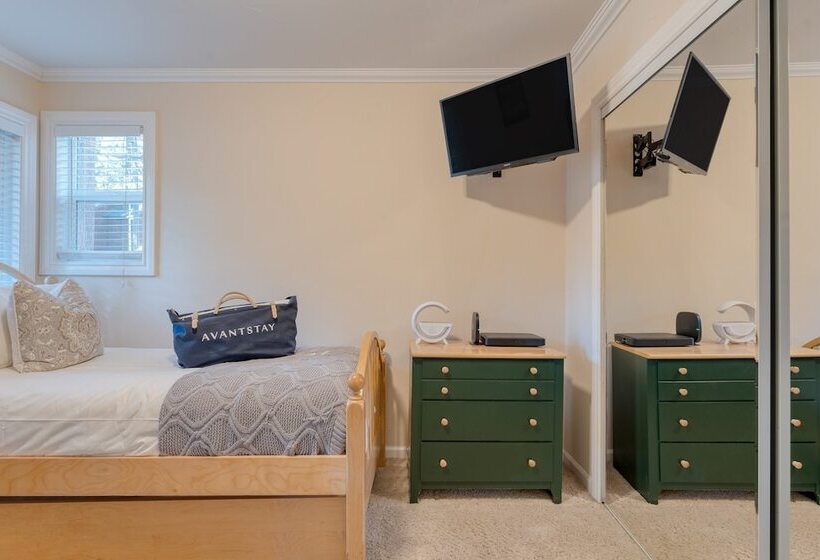 Lake Star By Avantstay Hot Tub, Walk To Beach