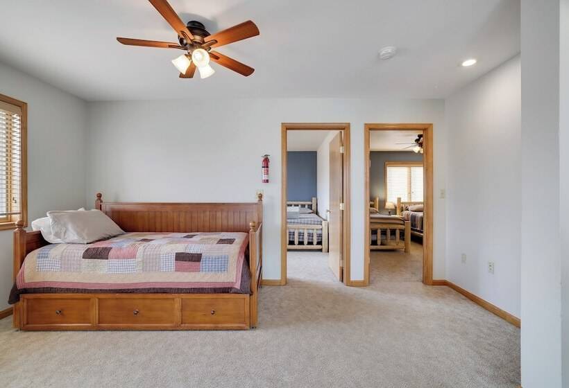 Lake View Chalet By Avantstay Lake Access + Deck