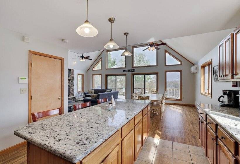 Lake View Chalet By Avantstay Lake Access + Deck