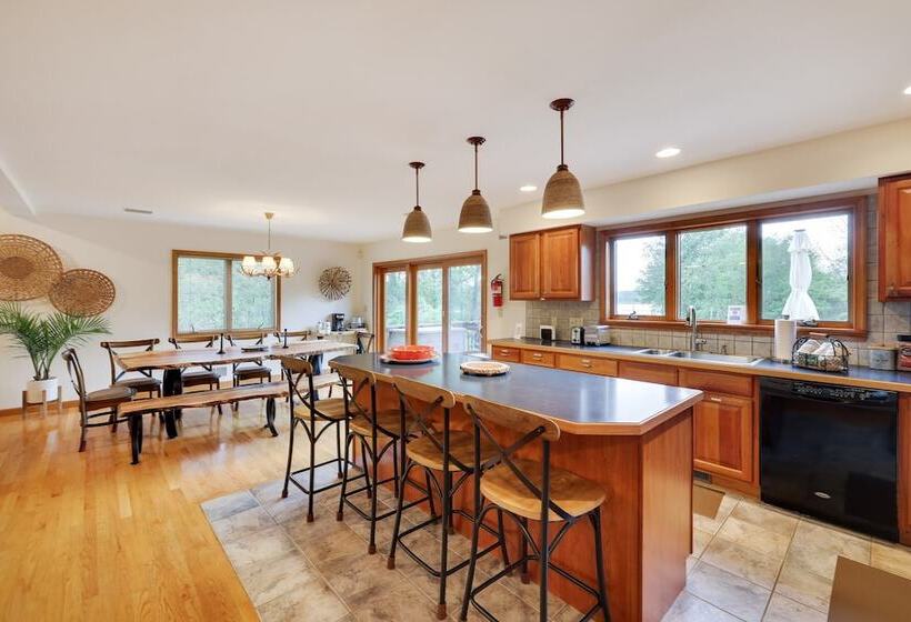 Lake View Retreat Avantstay Entertainer S Home Yard, Deck, Game Room