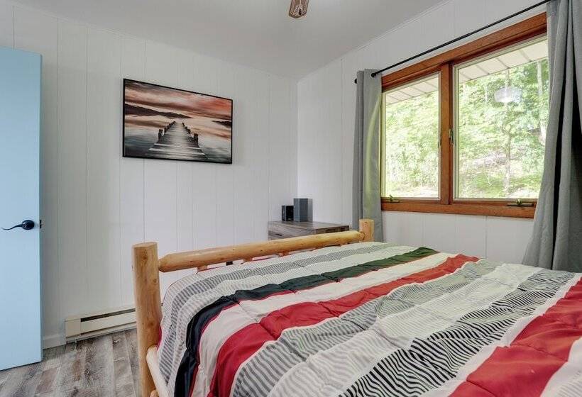 Lakefront Home In Hartford: Hot Tub, Kayaks & Dock