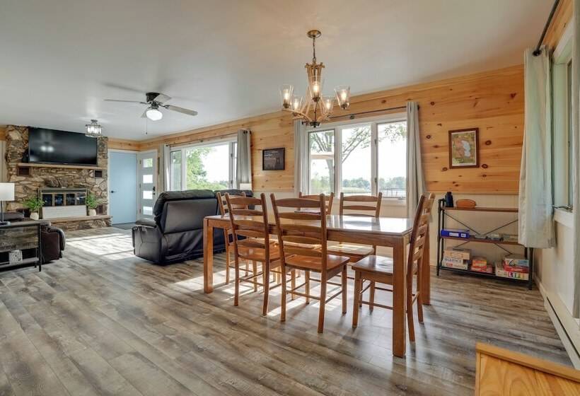 Lakefront Home In Hartford: Hot Tub, Kayaks & Dock