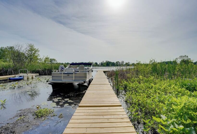 Lakefront Home In Hartford: Hot Tub, Kayaks & Dock