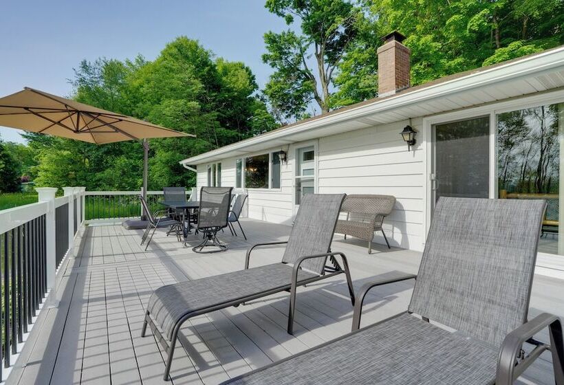 Lakefront Home In Hartford: Hot Tub, Kayaks & Dock