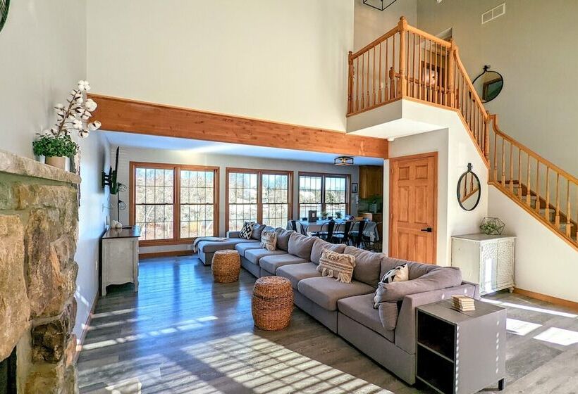 Laker S Pointe By Avantstay Lakefront Private Peninsula Hot Tub, Game Room