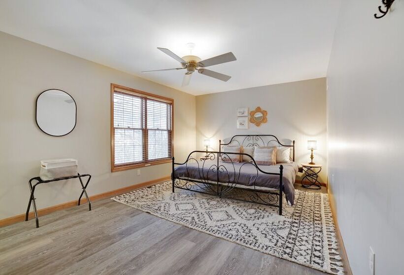 Laker S Pointe By Avantstay Lakefront Private Peninsula Hot Tub, Game Room