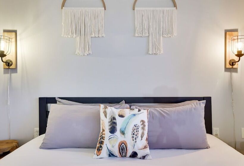 Laker S Pointe By Avantstay Lakefront Private Peninsula Hot Tub, Game Room