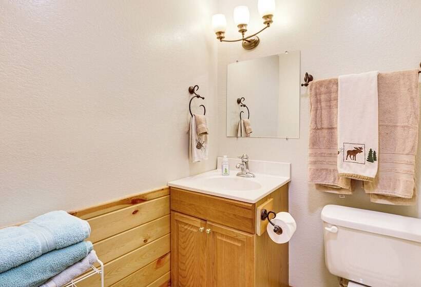 Lead Home In The Mountains W/ Hot Tub + Views!