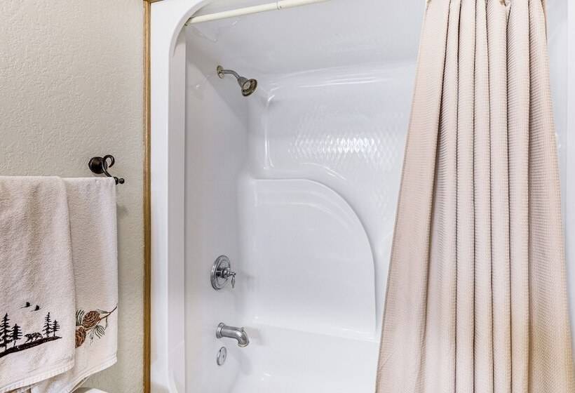 Lead Home In The Mountains W/ Hot Tub + Views!