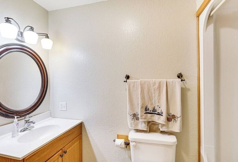 Lead Home In The Mountains W/ Hot Tub + Views!