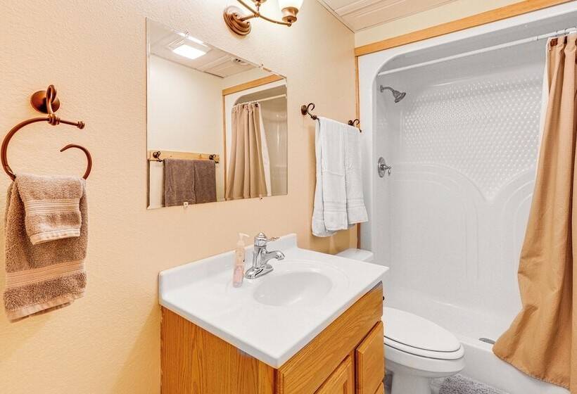 Lead Home In The Mountains W/ Hot Tub + Views!