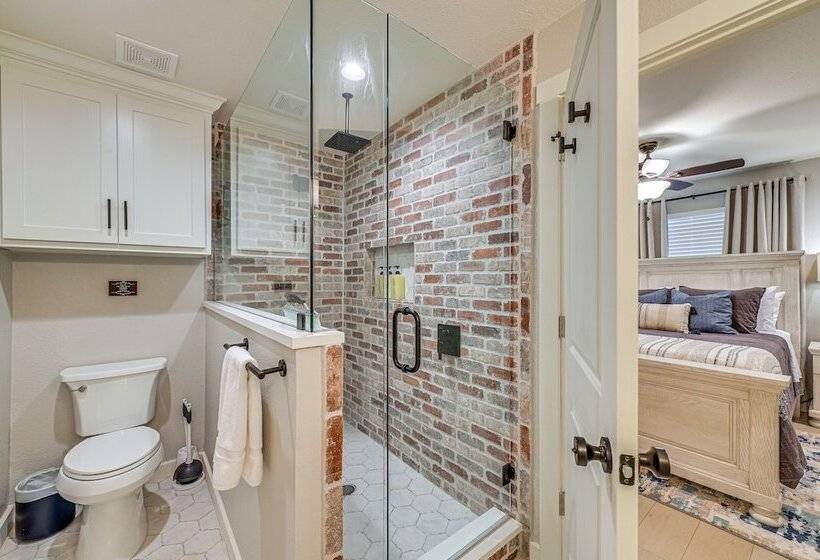 Luxe Pilot Point Home: 3 Mi To Lake Ray Roberts