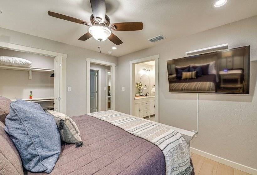 Luxe Pilot Point Home: 3 Mi To Lake Ray Roberts