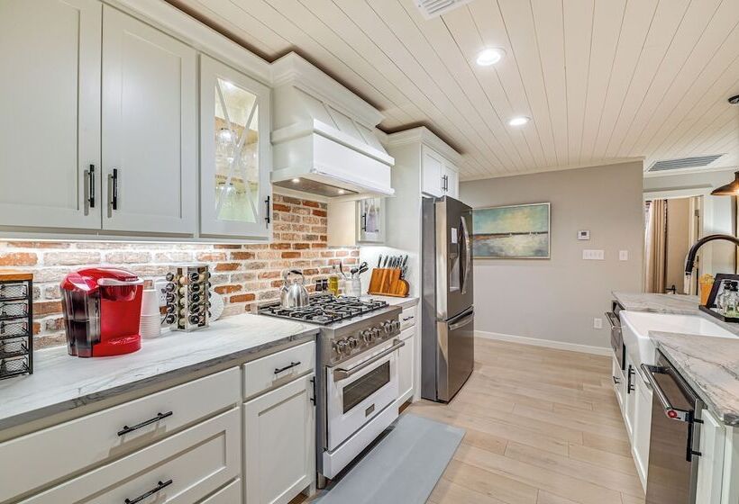 Luxe Pilot Point Home: 3 Mi To Lake Ray Roberts