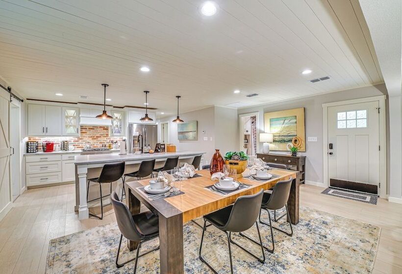 Luxe Pilot Point Home: 3 Mi To Lake Ray Roberts