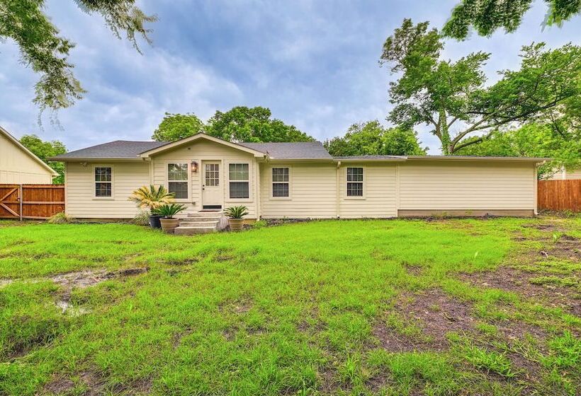 Luxe Pilot Point Home: 3 Mi To Lake Ray Roberts