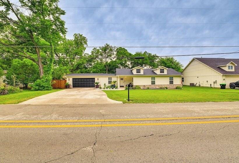 Luxe Pilot Point Home: 3 Mi To Lake Ray Roberts