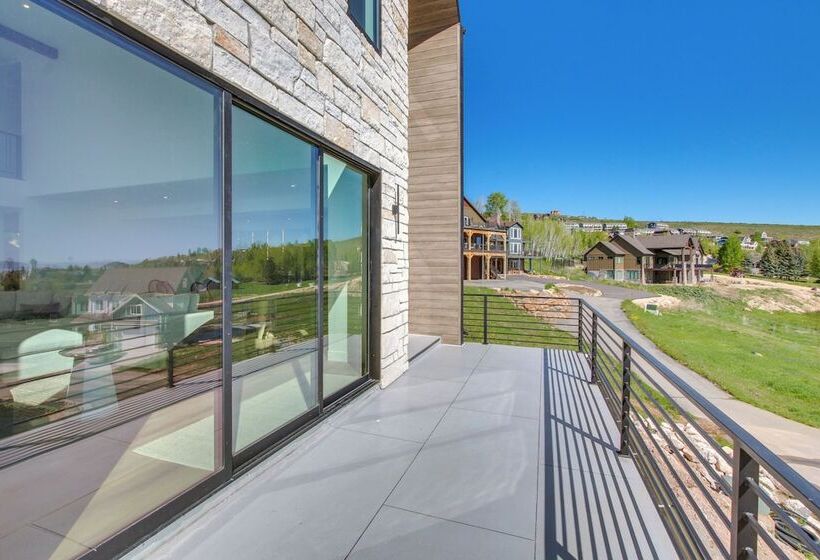 Luxe Retreat W/ Theater Room: Walk To Bear Lake!