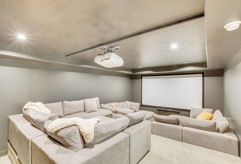 Luxe Retreat W/ Theater Room: Walk To Bear Lake!