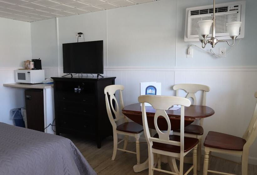 Mainsail Motel & Cottages