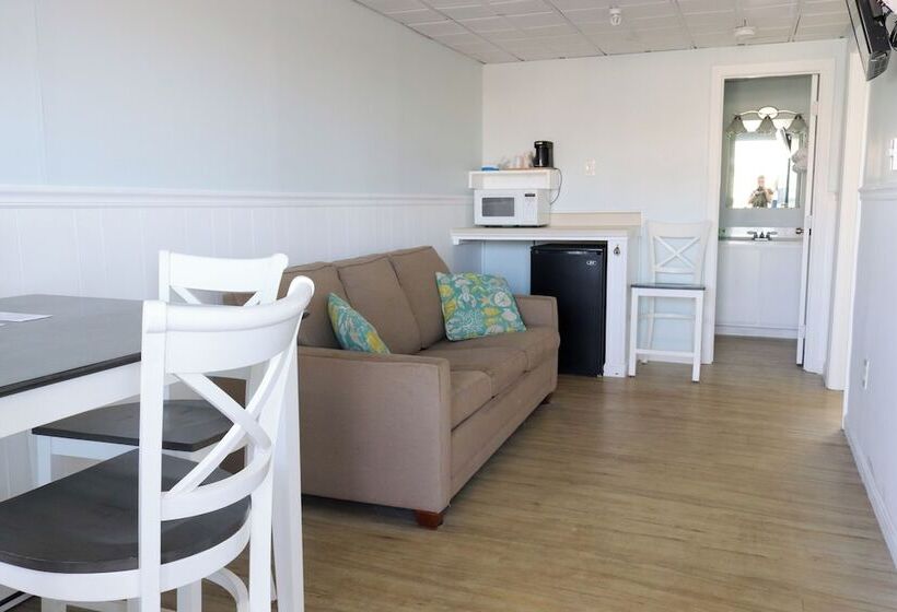 Mainsail Motel & Cottages