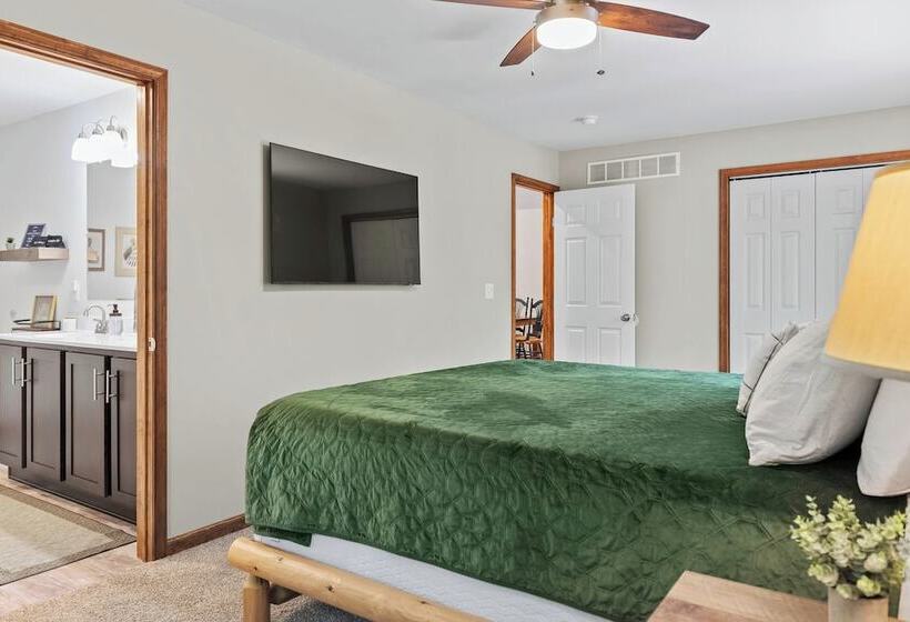 Maple Oasis By Avantstay Newly Built W/ Hot Tub, Game Room & Fire Pit