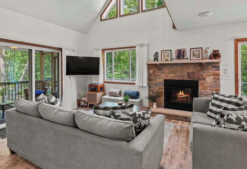 Maple Oasis By Avantstay Newly Built W/ Hot Tub, Game Room & Fire Pit