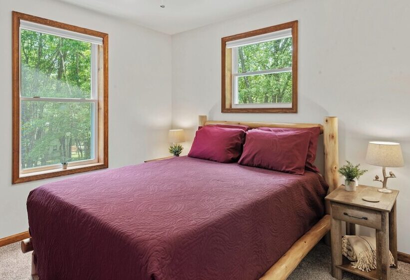 Maple Oasis By Avantstay Newly Built W/ Hot Tub, Game Room & Fire Pit