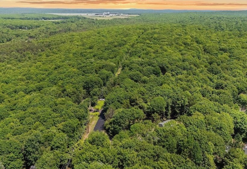 Maple Oasis By Avantstay Newly Built W/ Hot Tub, Game Room & Fire Pit