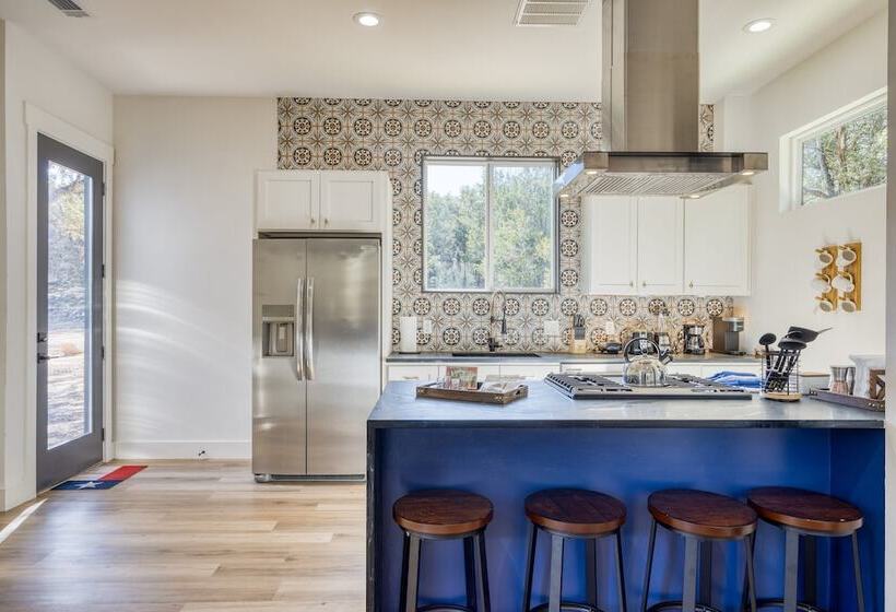 Pool, Hot Tub, Game Room, Fire Pit Luxe & Private 4bdr Maverick By Avantstay