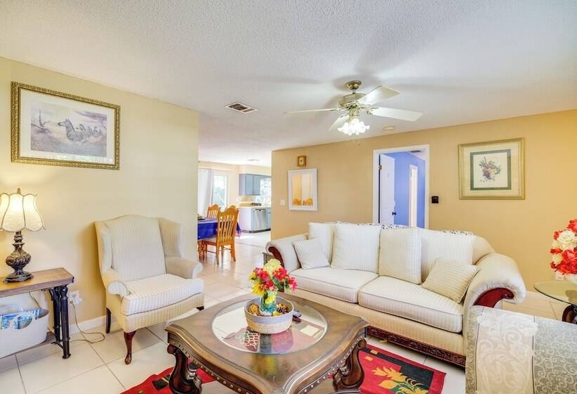 7 Mi To Satellite Beach: Melbourne Home W/ Yard