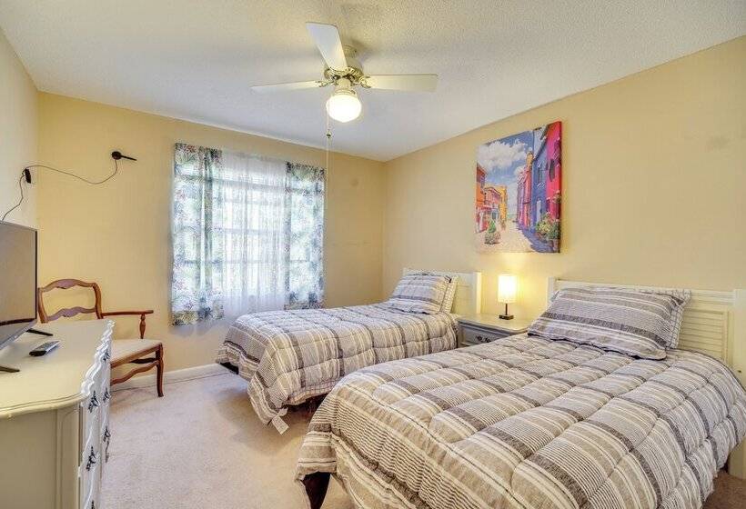 7 Mi To Satellite Beach: Melbourne Home W/ Yard