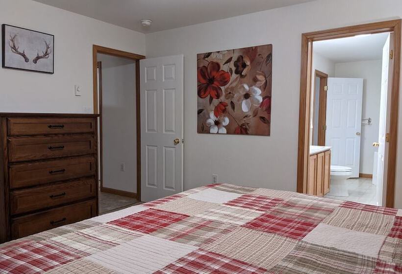 Mews Mountain House By Avantstay Walk To Beach, Hot Tub, Game Room