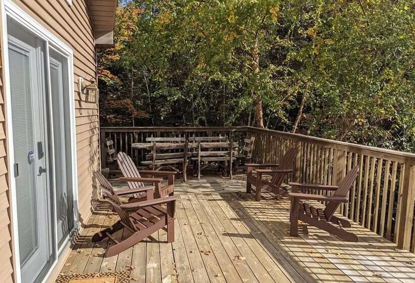 Mews Mountain House By Avantstay Walk To Beach, Hot Tub, Game Room