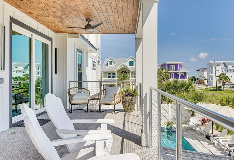 Rooftop Deck & Hot Tub: Mexico Beach Home!