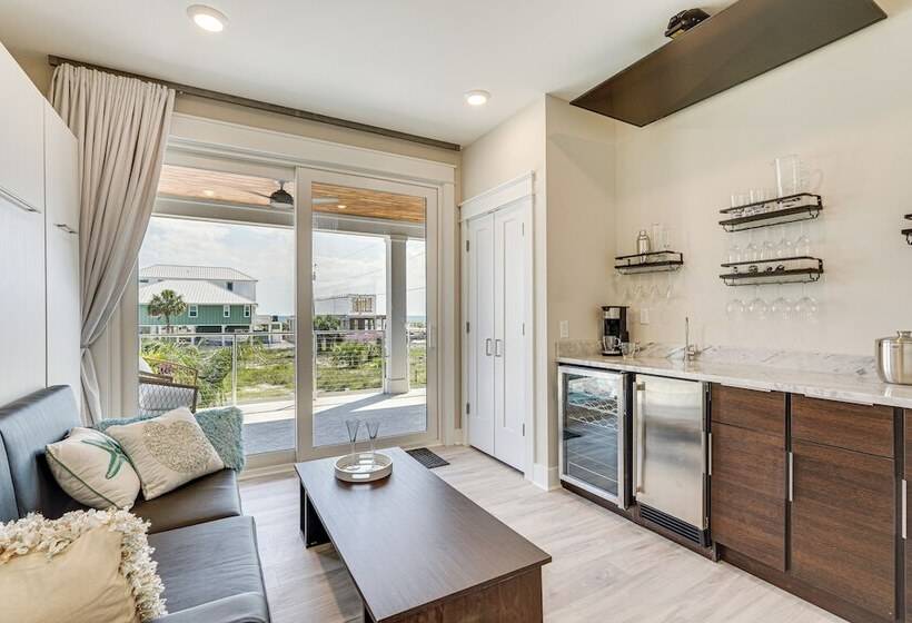 Rooftop Deck & Hot Tub: Mexico Beach Home!